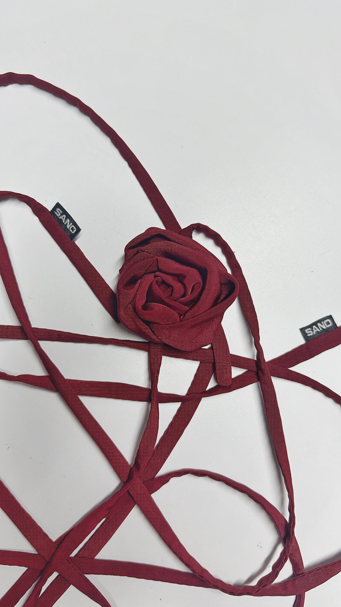 Accesorio rosa cuello